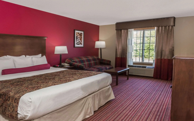 Baymont by Wyndham Mequon Milwaukee Area
