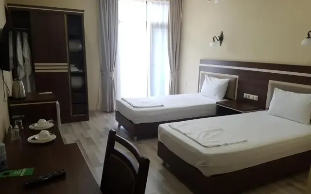 Hotel 725 B