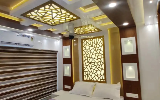 Cosy Houseboat