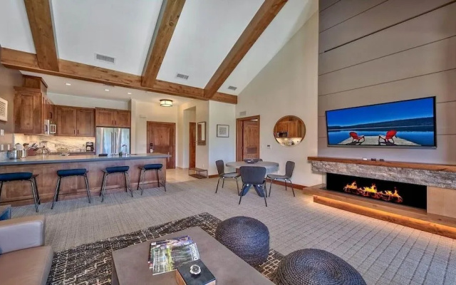 Luxury Residence - Gondola across the Street 2 Bedroom Condo by RedAwning