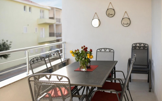 Nice Apartment in Makarska With Wifi and 3 Bedrooms