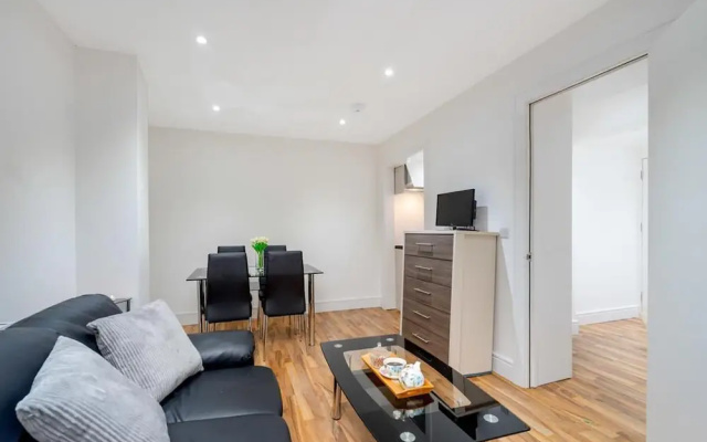 Bermondsey London, 3 People Apartment, Peaceful