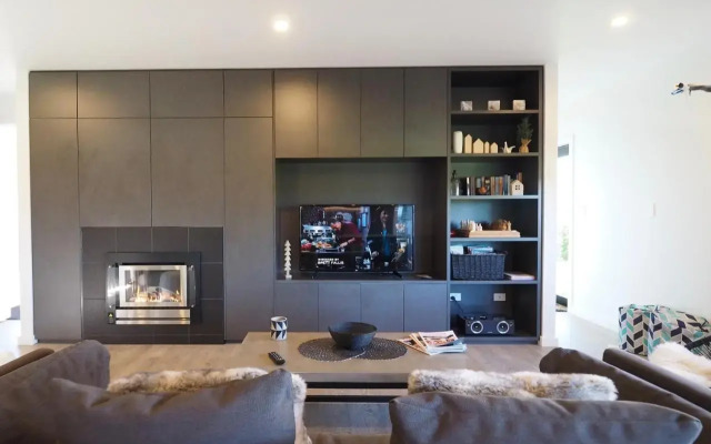 36 on Burgundy - Martinborough Holiday Home