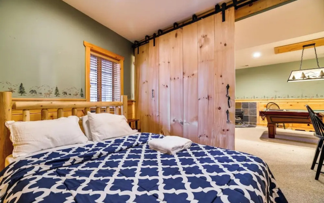 Hot Tub, Deck & Beach Access: Albrightsville Cabin