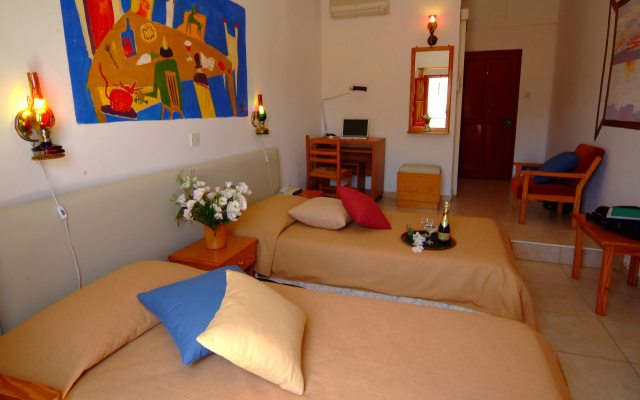 Kiniras Traditional Hotel & Restaurant