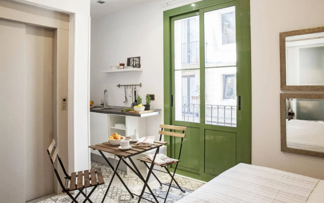 Ainb Born-damas Apartments