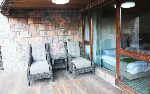 Tranquil Retreat Songguo Party Resort