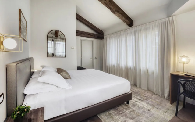 Porta Altinia Suites