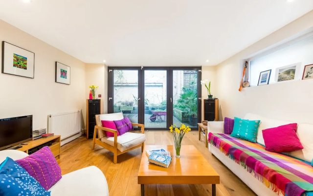 Charming Hackney Apartment with Garden