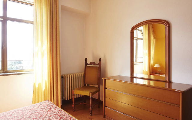 Hotel 2000
