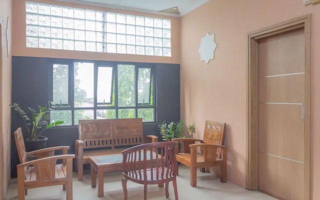 Pelangi Guest House by OYO Rooms