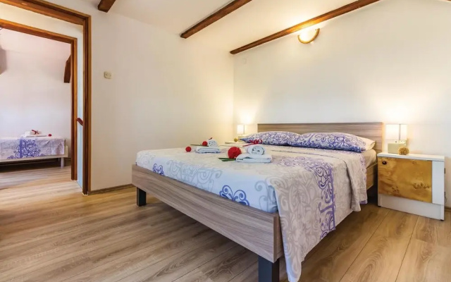 Awesome Home in Vodnjan With Wifi and 2 Bedrooms