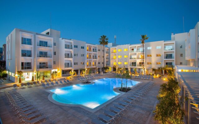 Отель Smartline Paphos вид на фасад