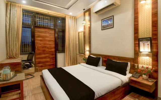 Deluxeaishwarya Inn