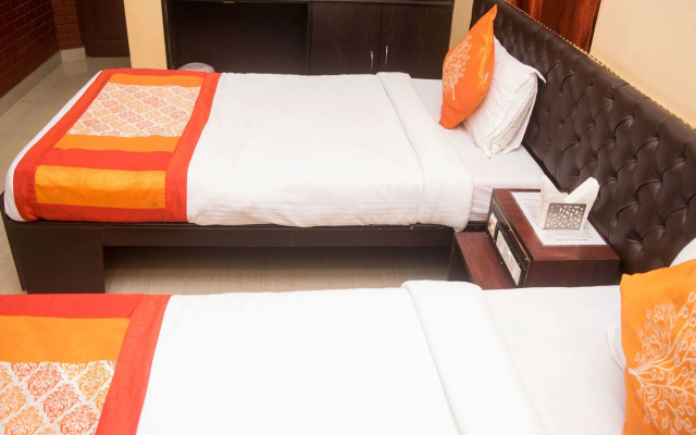 OYO 7533 Rossa Hospitality CL 164