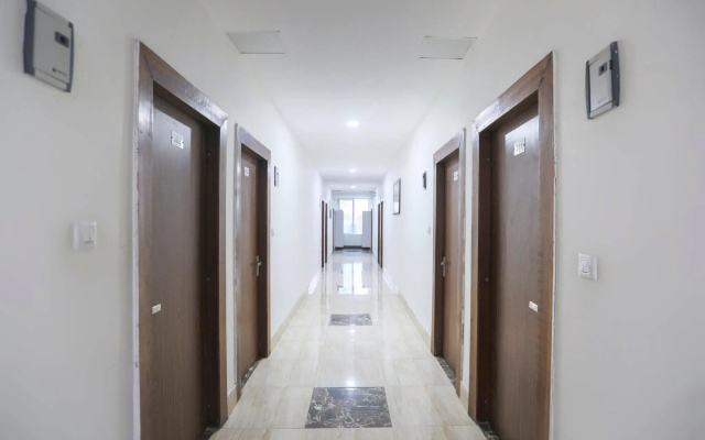 Capital O 64120 Hotel Noida Residency