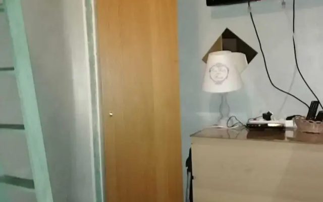 Room-lockable Room Center
