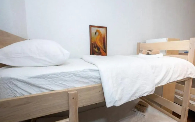 Lav Hostel & Café