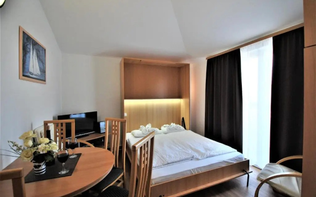Nautica Apartments