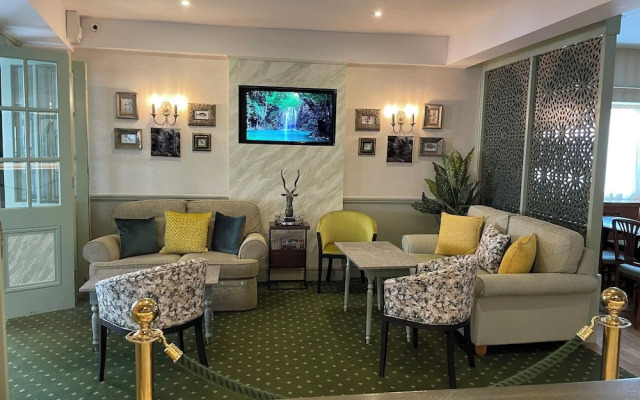 Falcon Hotel