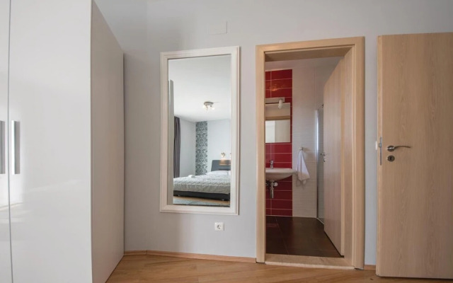 Awesome Home in Solin With Sauna, Wifi and 5 Bedrooms