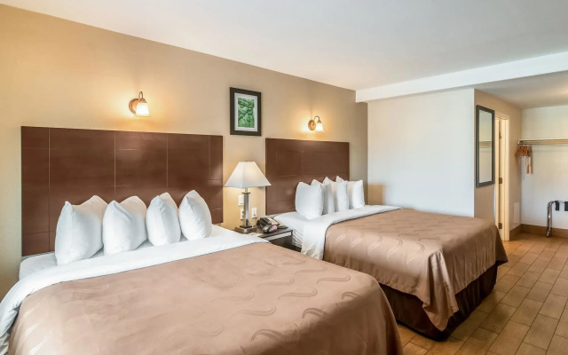 Quality Inn & Suites near Downtown Bakersfield