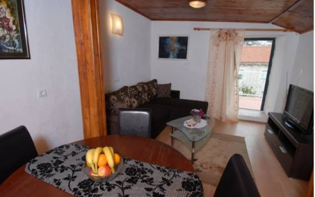 Alberto Apartments