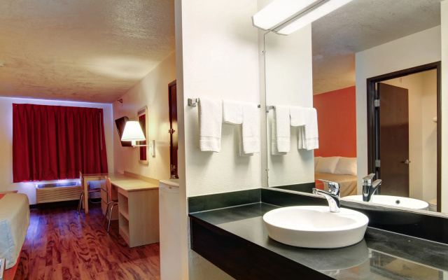 Motel 6 - Columbia