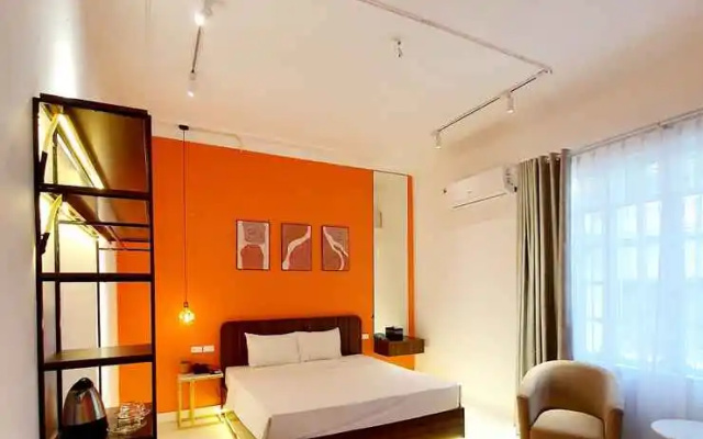 C o r o n a Hanoi House