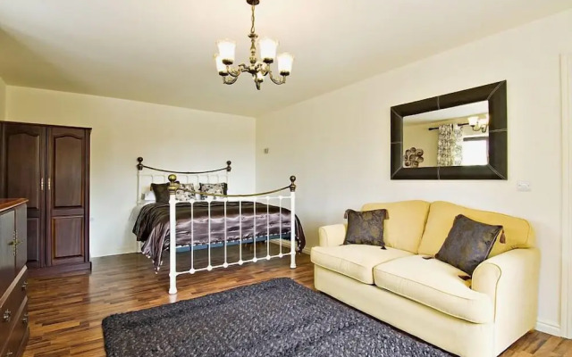 Ashleigh House