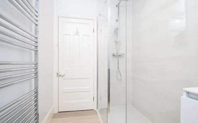 Gwylan Apartment in Penrhyn Bay, Modern and Beautifully Presented