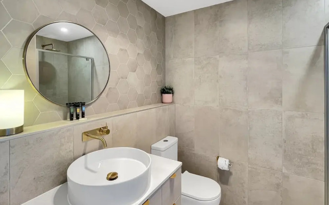 Modern 2-bedroom Apartment With Pool Access