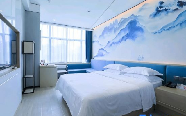 Qianxiang Shangmei Homestay (Zhengzhou Henan University of Technology Subway Station)