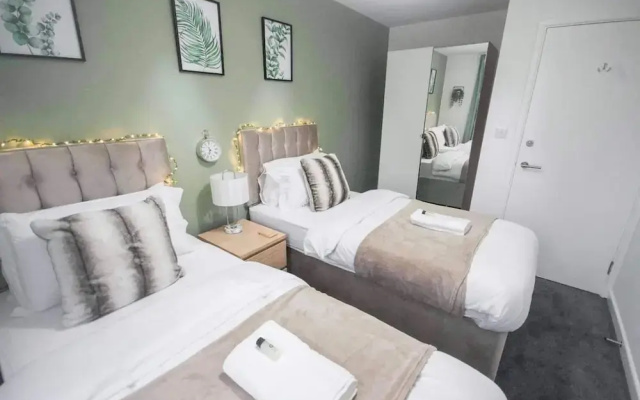 GF Apartment Near City Centre With Gated Parking