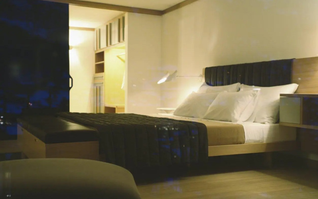 The Omnia