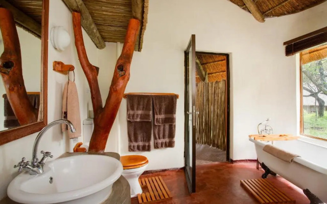 Warthogs Bush Lodge
