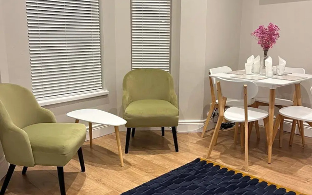 3-bed Central Apartment - Sleeps 5 & Pets Ok