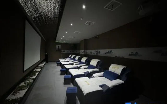 Lingehao Inn Hotel (Shangrao Yueliangwan Auto City)