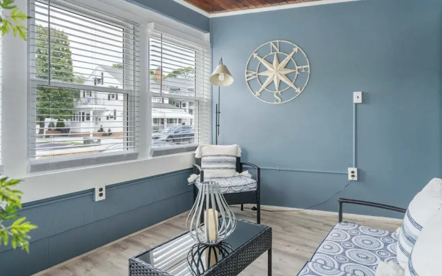 Coastal Condo Close to Beach & Entertainment