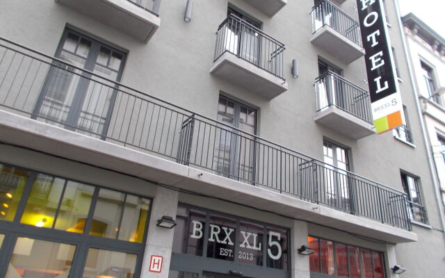 Отель Brxxl 5 City Centre Hostel Бельгия, Брюссель - 2 отзыва об отеле, цены и фото номеров - забронировать отель Brxxl 5 City Centre Hostel онлайн вид на фасад