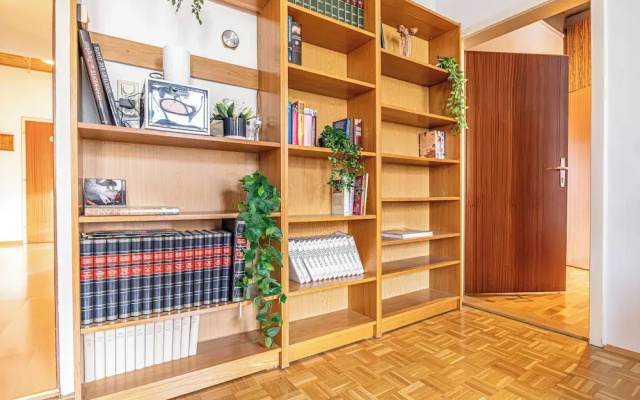 Vienna Spacious 2BR Apt Long Stay