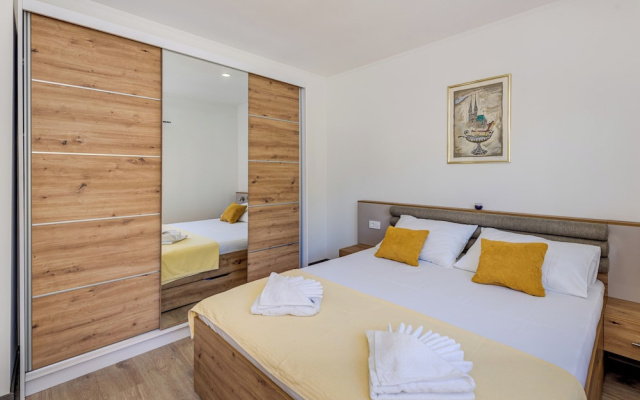 Villa Gariful, Sleeps 8 with Pool & Pet Friendly
