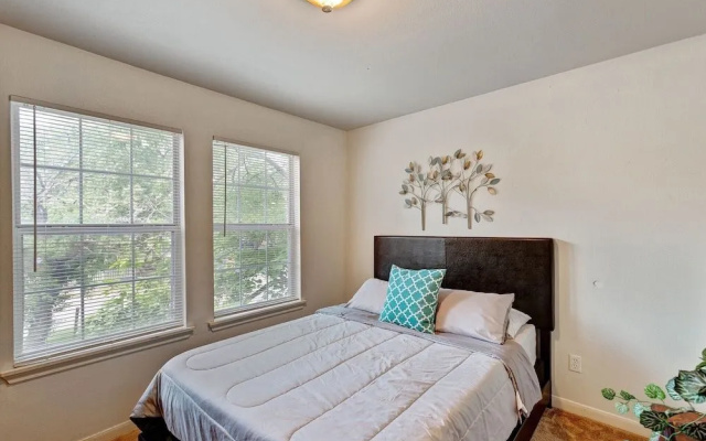 Beautiful 4 Bedroom Home by Redawning