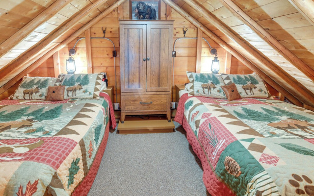 Cozy Wisconsin Getaway w/ Dock & Lake Access!