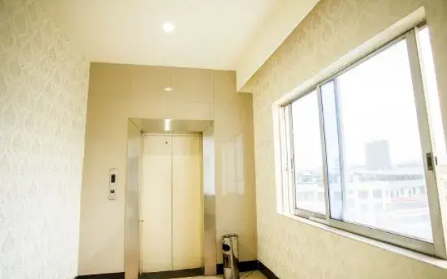 Luchuan Baisheng Business Hotel