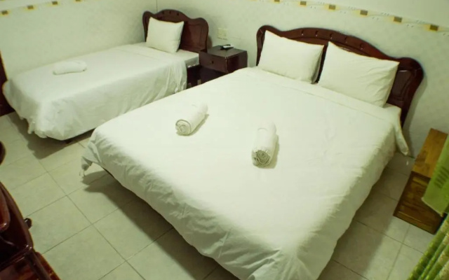 DK's Backpacker Hotel