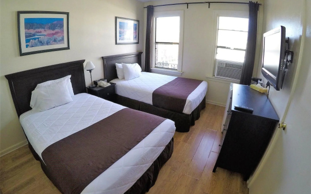 H Hotel