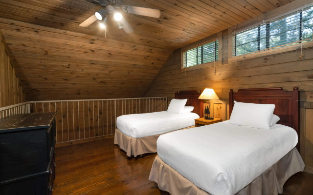 Lodges At Maple Creek Cond