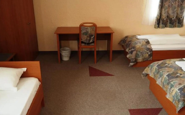FREE PARKING, FREE BREAKFAST, only 15 minutes to City Center