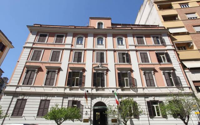 Hotel Delle Vittorie вид на фасад
